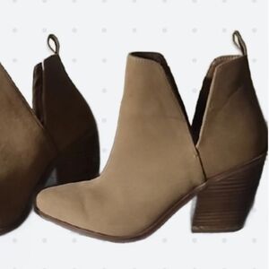 #0117 Women's Tan Ankle Boots